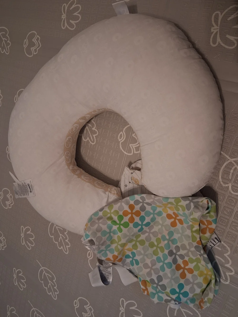 Nursing Pillow with 2 Covers